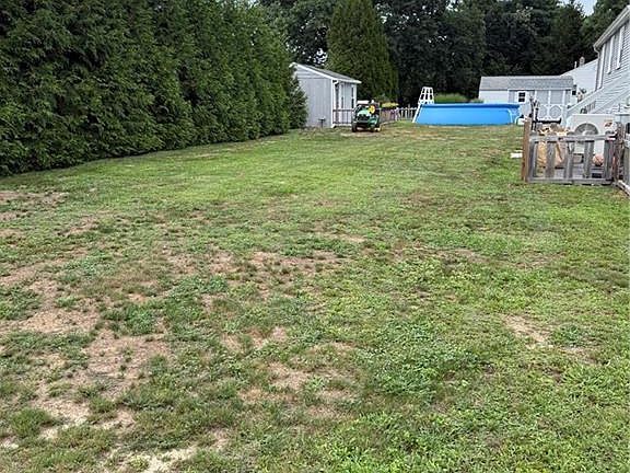 4th image of 8 Maple Root Rd