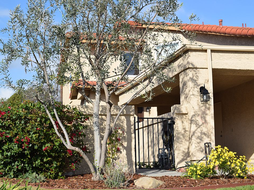 Courtyard Entry to Garden