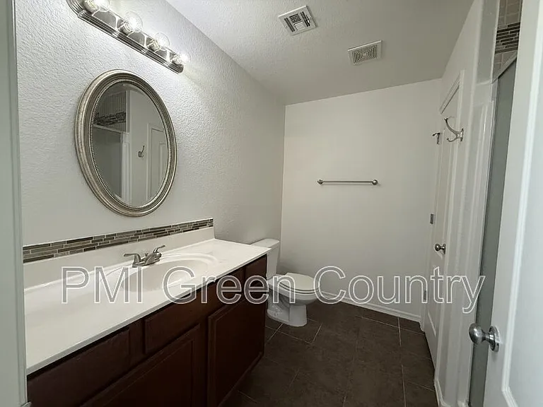 4040 W 105th St S — Photo 15