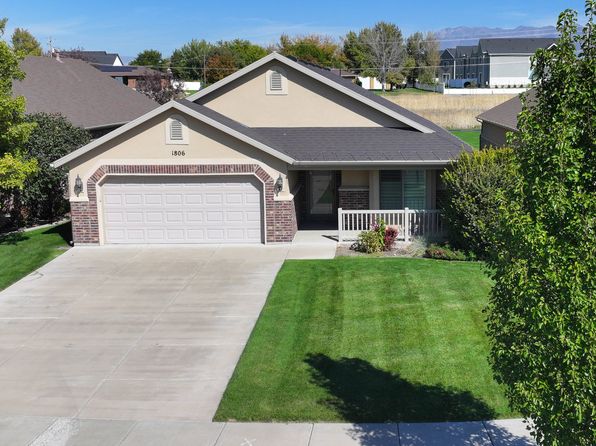1806 Park Dr, Syracuse, UT 84075