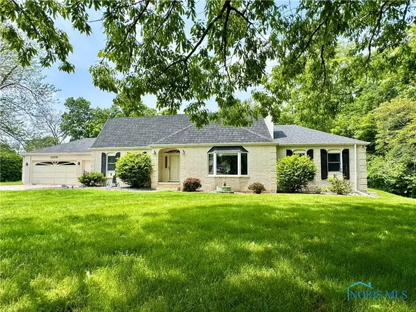 1508 Darbyshire Dr, Defiance, OH 43512