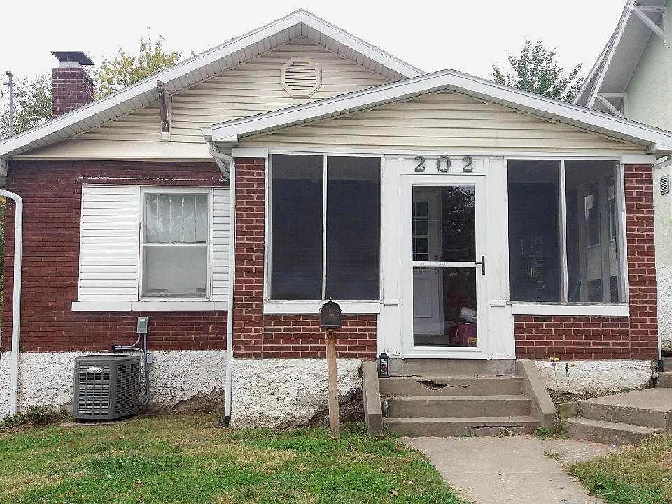 1st image of 202 Hart St