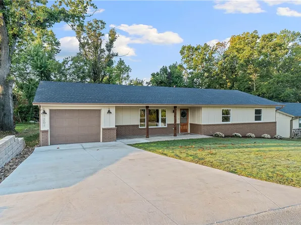 1201 NW 10th St, Bentonville, AR 72712