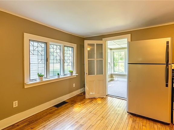 2nd image of 108 Warren St