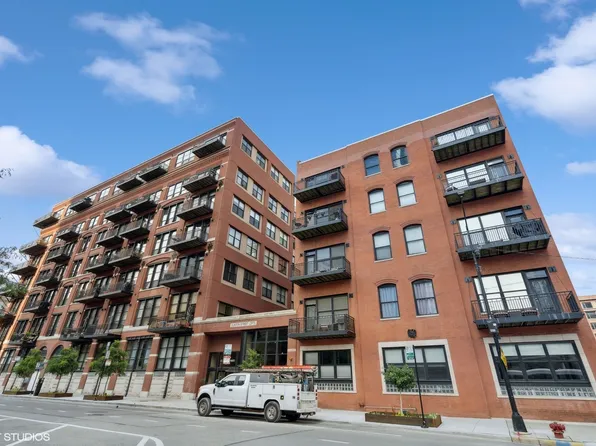 226 N Clinton St APT 710, Chicago, IL 60661