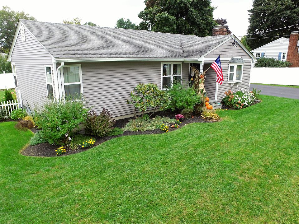 1st image of 20 Helen Dr