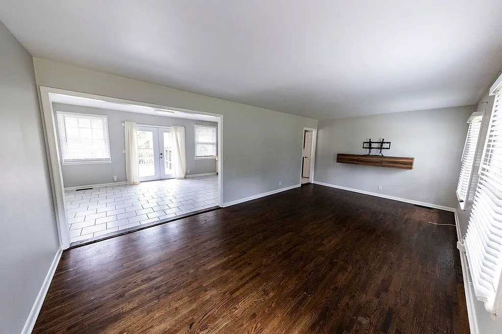 4 bed, 1.5 bath, 2028 sqft, $1,825 — Photo 4