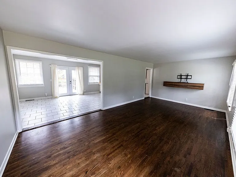 205 Lady Marion Dr — Photo 4