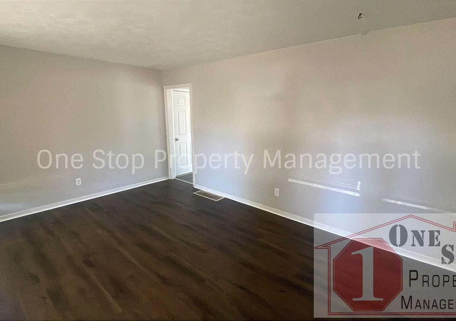 Wonderful 3 bedroom 1 bath home! Just a short drive to all the Independence shopping! — Photo 2