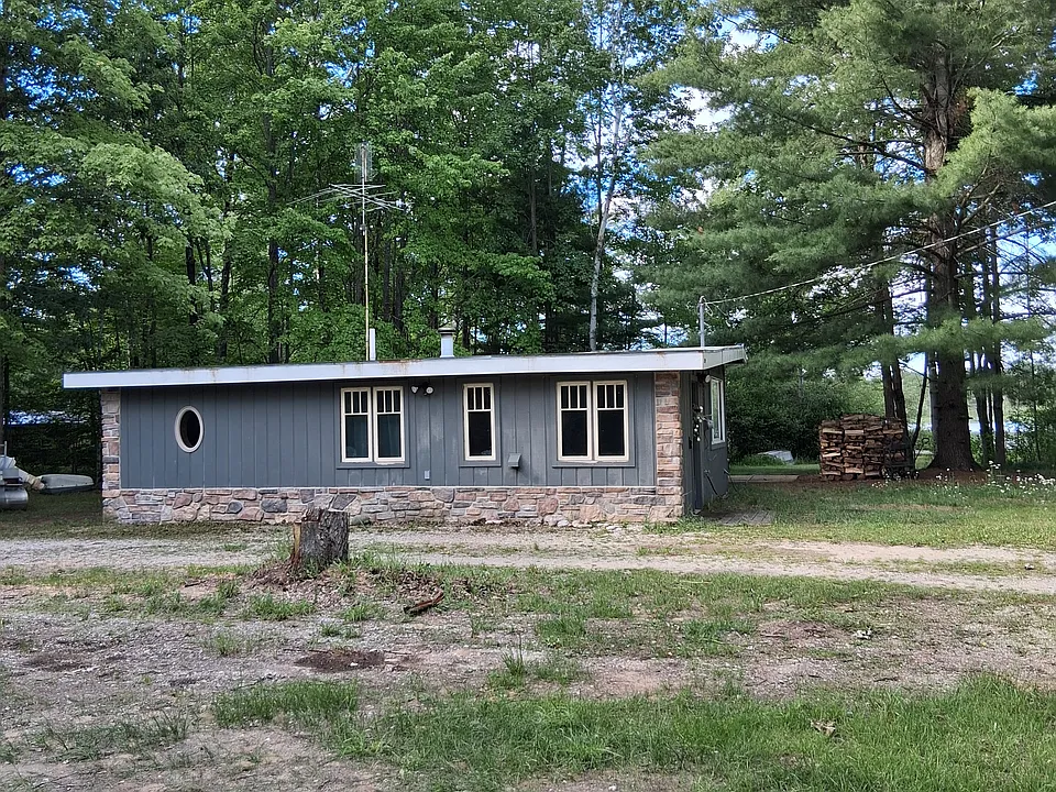 2597 Tonawanda Rd