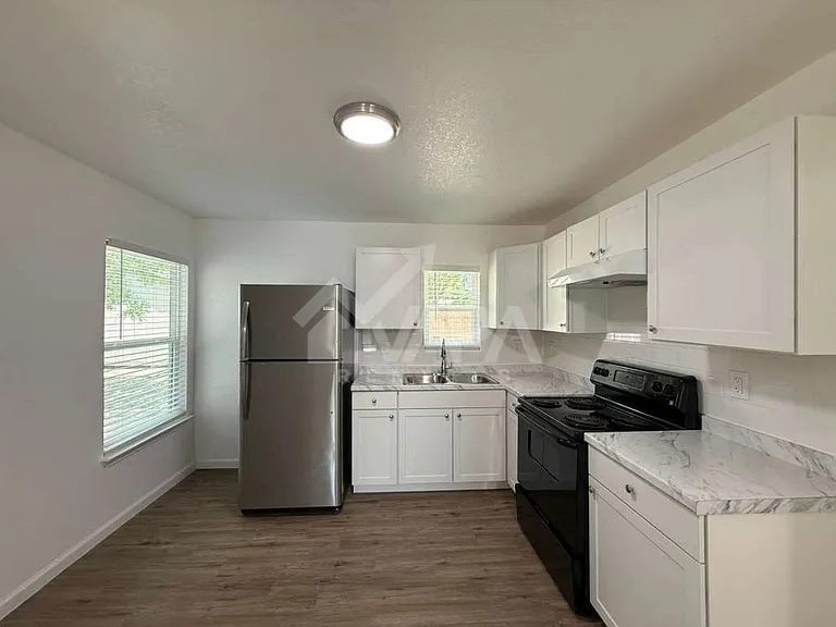 515 Blakeley Dr — Photo 4