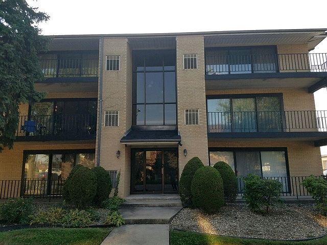 1st image of 19502 Lake Shore Dr APT 3S