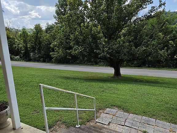 5th image of 167 Roaring River Rd