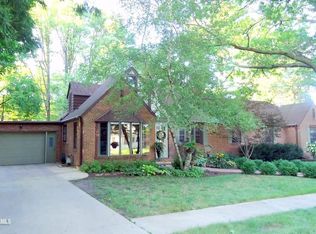 1560 W Logan St, Freeport, IL 61032