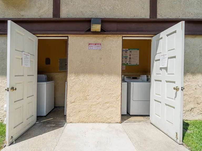 3523 W Savanna St — Photo 12