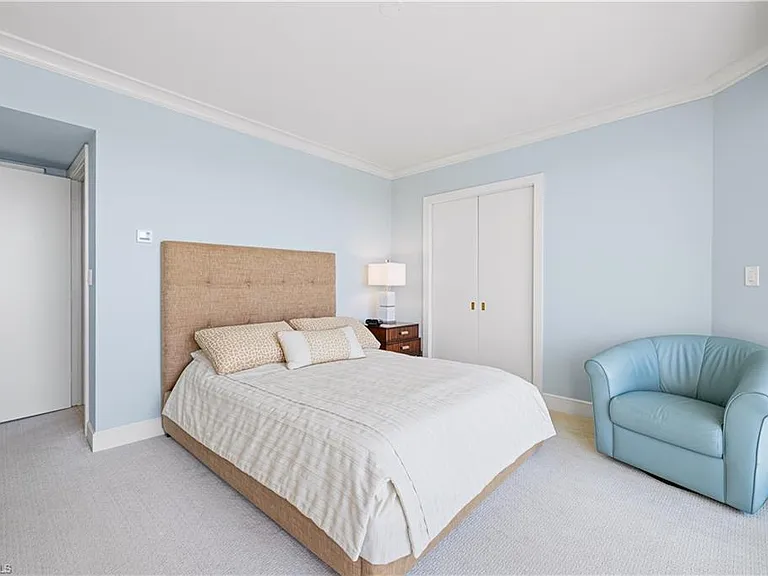 4021 Gulf Shore Blvd N #1804 — Photo 14