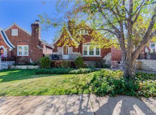 5714 Walsh St, Saint Louis, MO 63109