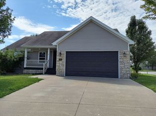 1207 SW 4th St, Oak Grove, MO 64075