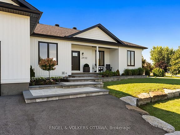4th image of 2932 Danbury Way