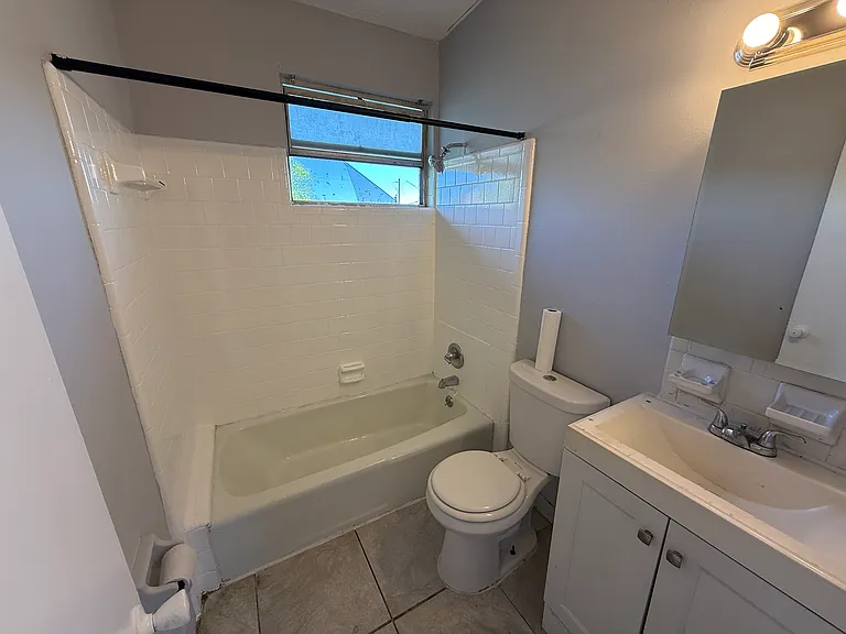 1720 Union St W #2 — Photo 7