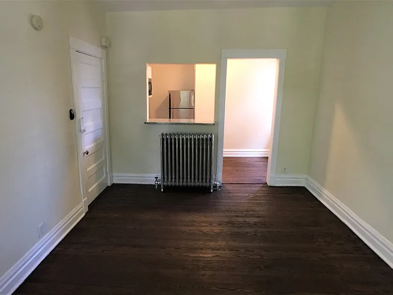1906 W Waveland Ave #2F — Photo 2