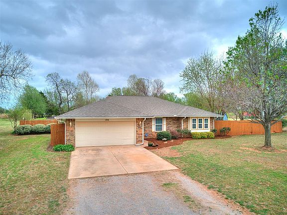 3rd image of 106 Oakwood Dr