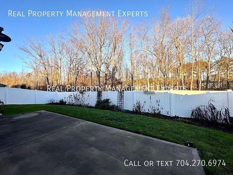 278 Preston Rd — Photo 31