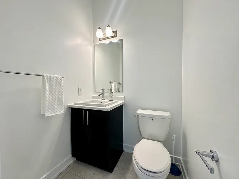 Broadridge Cres — Photo 8