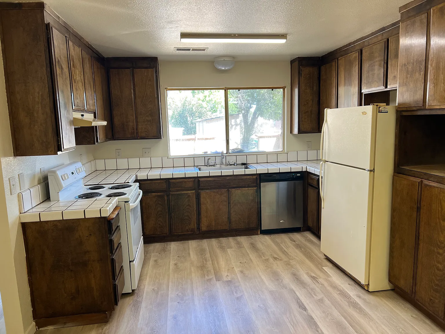 2 bed, 900 sqft, $1,875 — Photo 4