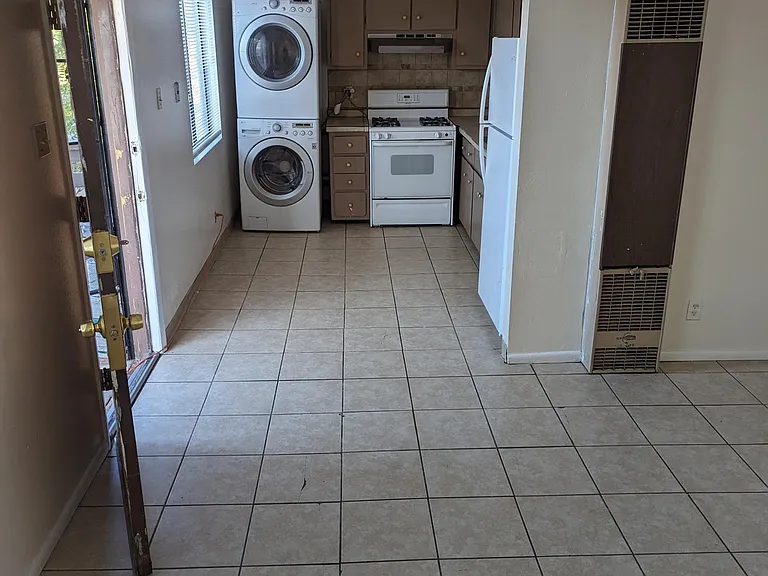 3604 Lafayette Dr NE — Photo 14