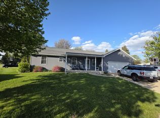 563 Pine Meadow Dr, Dixon, IL 61021