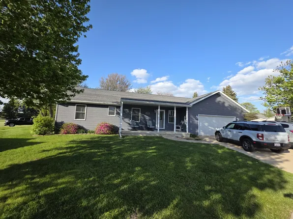 563 Pine Meadow Dr, Dixon, IL 61021