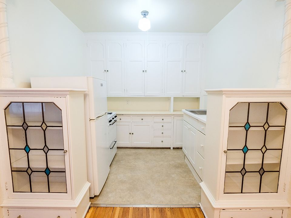 Elevate your lifestyle at Central Lakes of Uptown, where modern design meets comfort. Enjoy spacious layouts and inviting kitchens for all your culinary creations. Ready to make this community your home? Schedule a visit today!