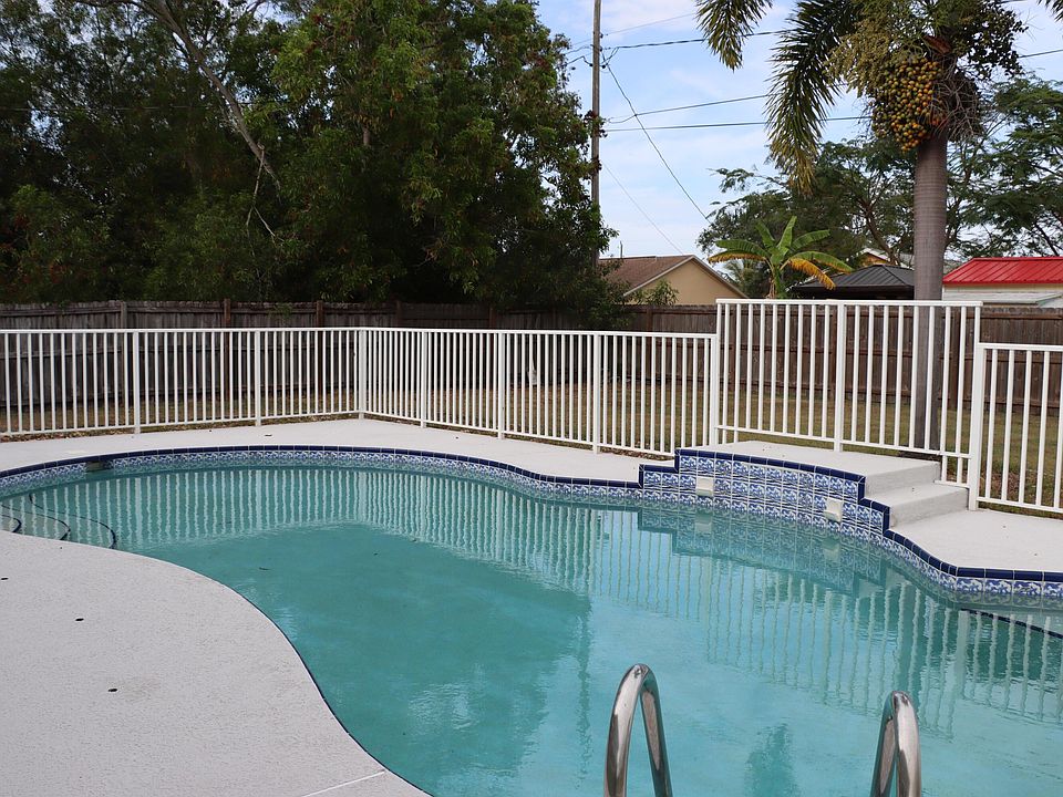 1st image of 2567 SE West Blackwell Dr