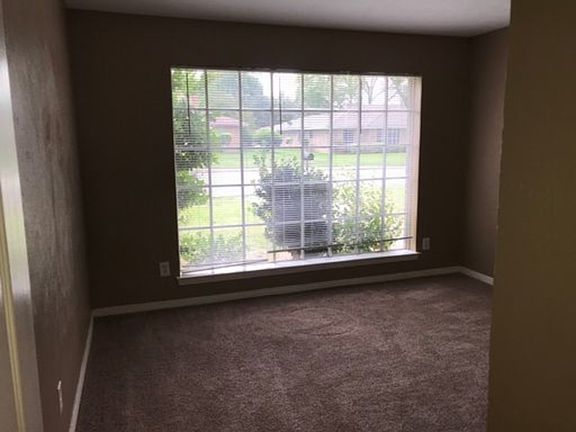 3rd image of 1141 Shadywood Ln