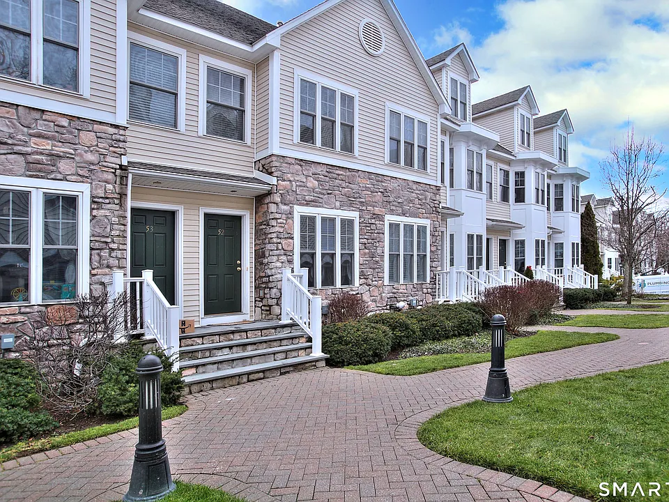 39 Maple Tree Ave #52
