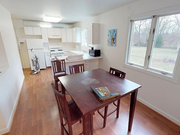 3rd image of 1332 Jewett Ave