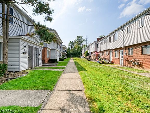 2nd image of 4666 Country Ln #122