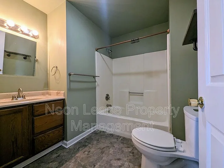 406 Franklin St — Photo 12