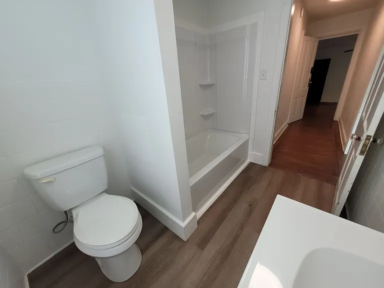 565 W Market St — Photo 35