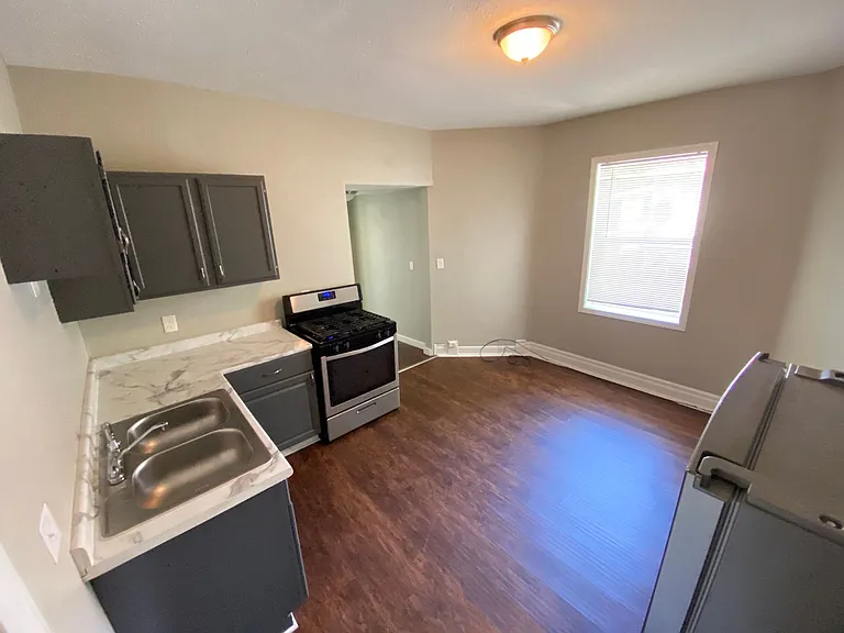 452 S Main St — Photo 11