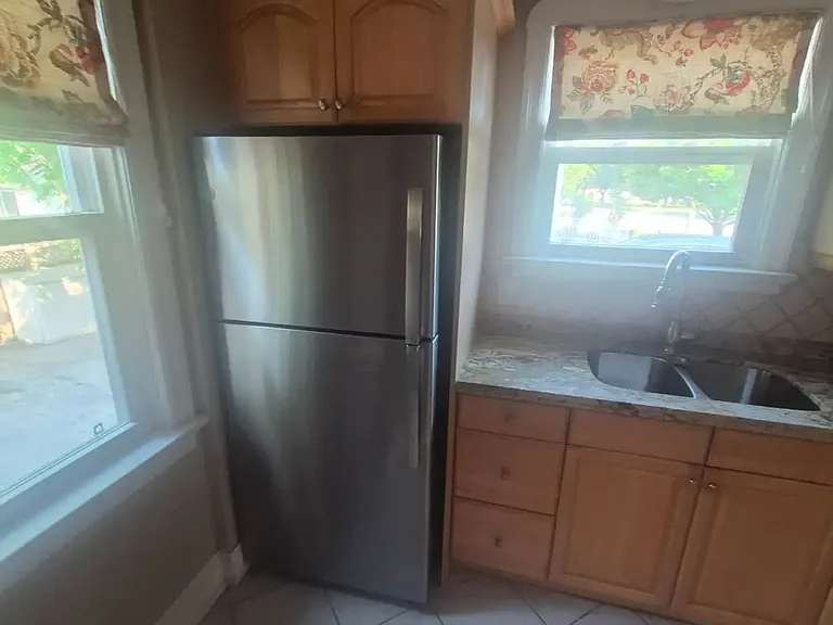 755 Maple Ave — Photo 8