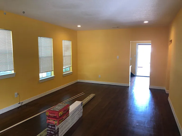 3001 Louise St — Photo 3