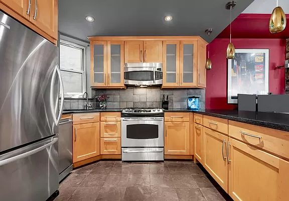 5th image of 432 E 85th St APT 5R
