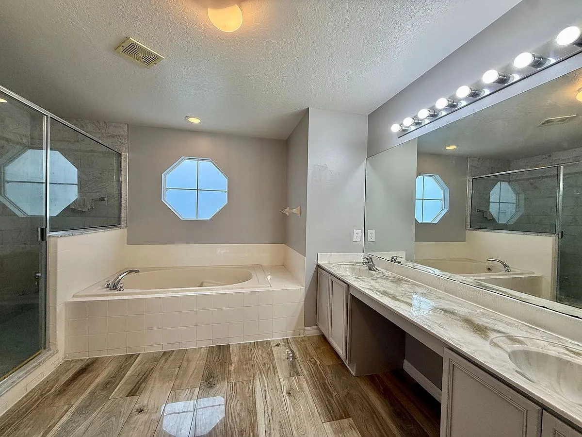 677 Elbridge Dr — Photo 2