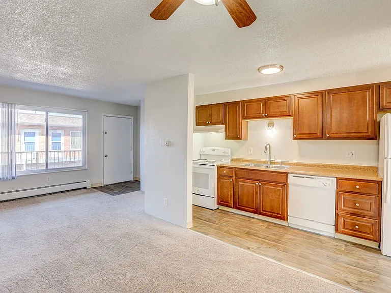 Allison Court Apartments — Photo 11