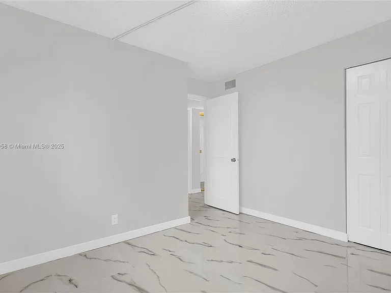 9355 SW 8th St #425 — Photo 15