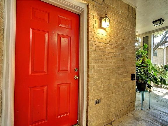 4th image of 2104 Cullen Ave #121
