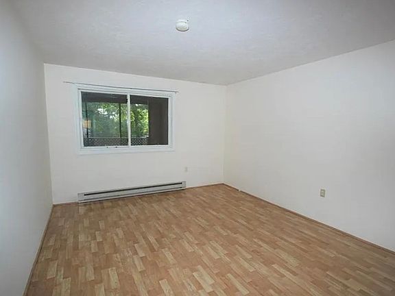 4th image of 76 Highwood Dr