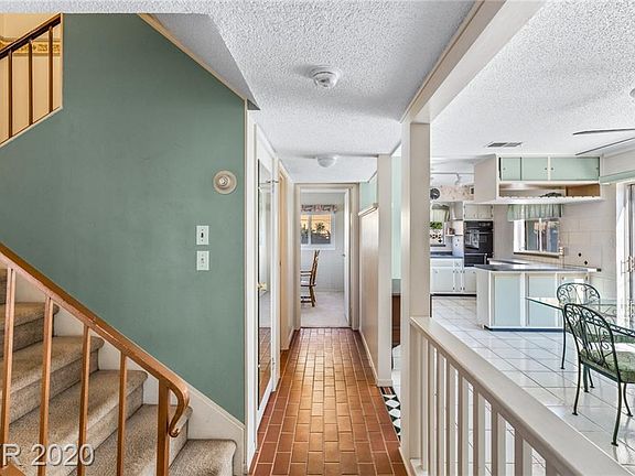 5th image of 2725 Palma Vista Ave